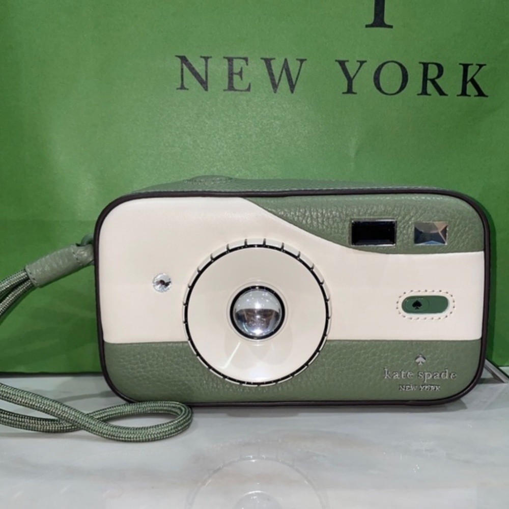 Kate Spade 3D Camera Wristlet NWT